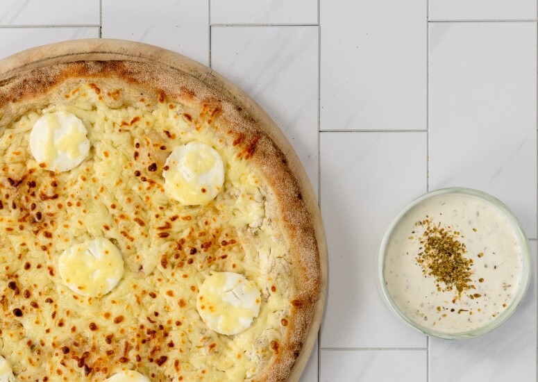 Pizza Chèvre-Miel ISI, base crème : mozzarella, chèvre, miel, origan