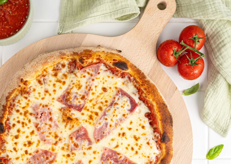 Pizza Jambon, fromage, tomate ISI, base tomate : mozzarella, jambon